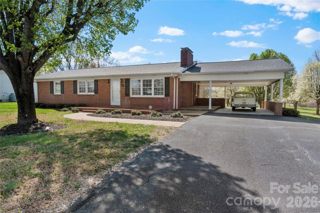 612 E Main Street, Boonville, NC 27011