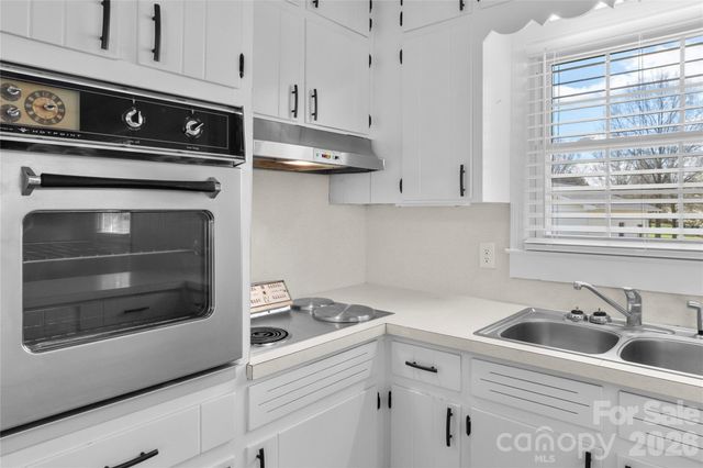 612 E Main Street, Boonville, NC 27011