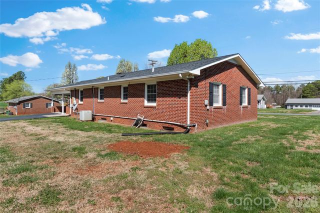 612 E Main Street, Boonville, NC 27011