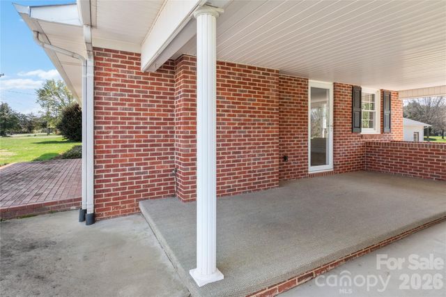 612 E Main Street, Boonville, NC 27011
