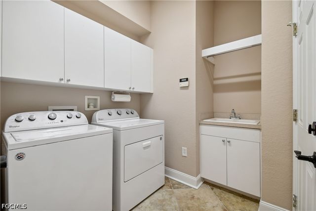 5742 Calmar Breeze LN, Fort Myers, FL 33908