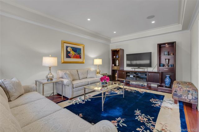 9 Walden Place, Huntington, NY 11743