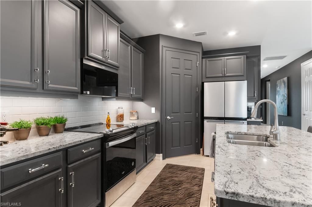 Image 38 of property listing at 847 Stonewater Lake TER W, Cape Coral, FL 33993