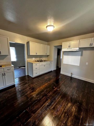920 Huron Street, Flint, MI 48507