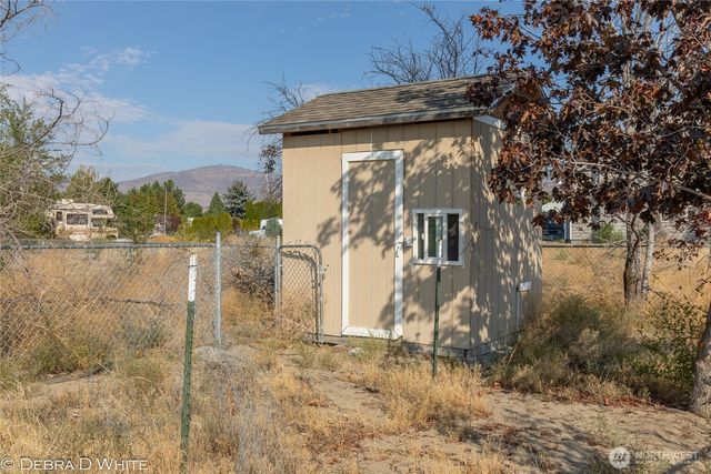 2 Kruse Street, Omak, WA 98841