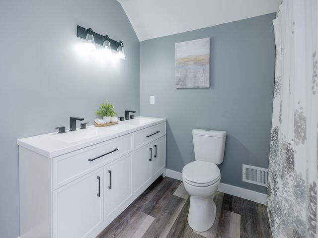 915 Hays Park Avenue, Kalamazoo City, MI 49001