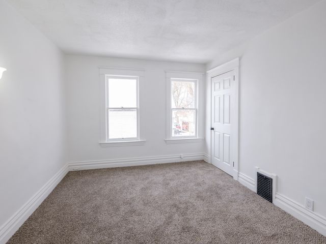 915 Hays Park Avenue, Kalamazoo City, MI 49001