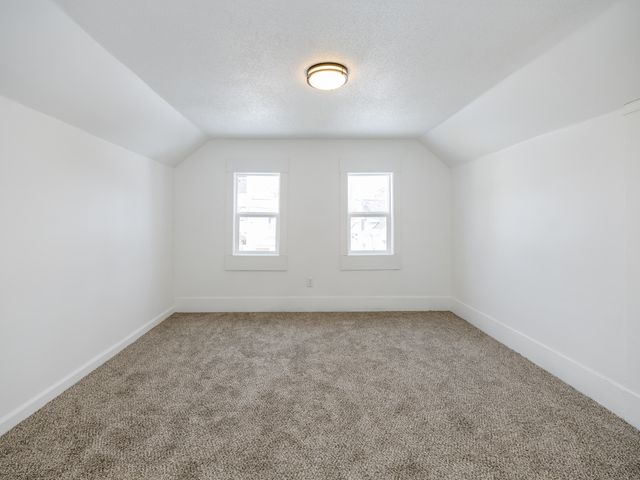 915 Hays Park Avenue, Kalamazoo City, MI 49001