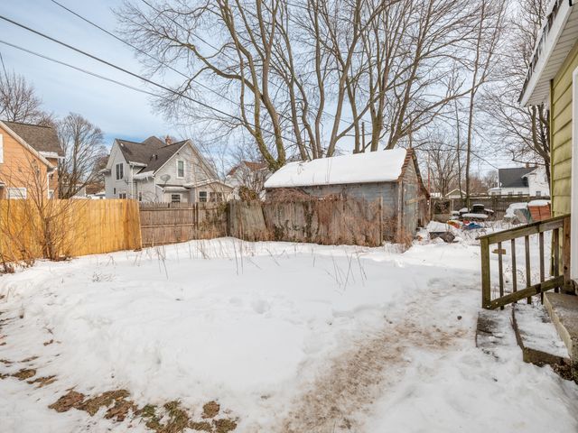 915 Hays Park Avenue, Kalamazoo City, MI 49001