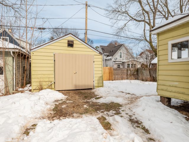 915 Hays Park Avenue, Kalamazoo City, MI 49001