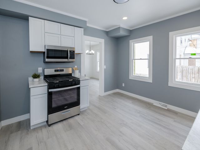 915 Hays Park Avenue, Kalamazoo City, MI 49001