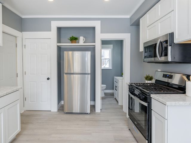 915 Hays Park Avenue, Kalamazoo City, MI 49001