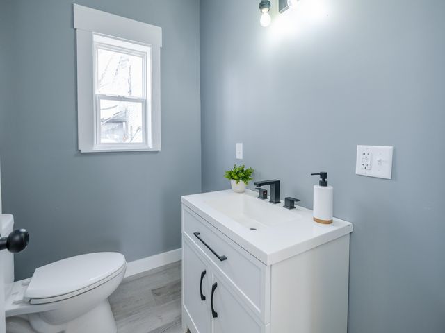 915 Hays Park Avenue, Kalamazoo City, MI 49001