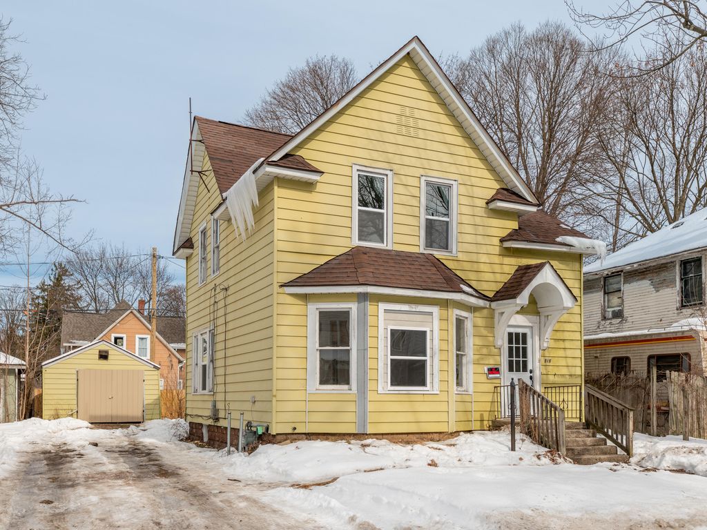 915 Hays Park Avenue, Kalamazoo City, MI 49001