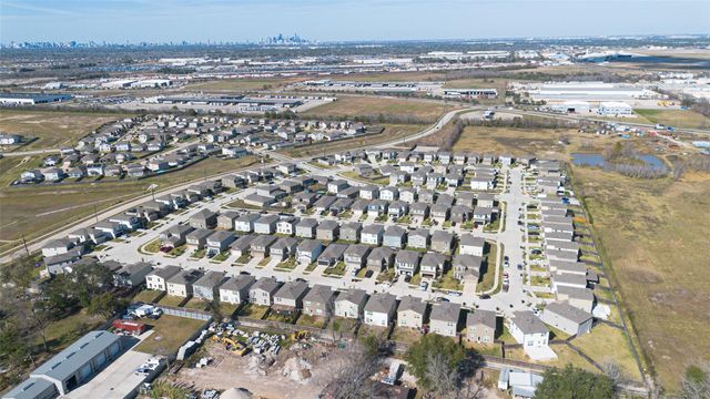 7326 Madison Commons Lane, Houston, TX 77075