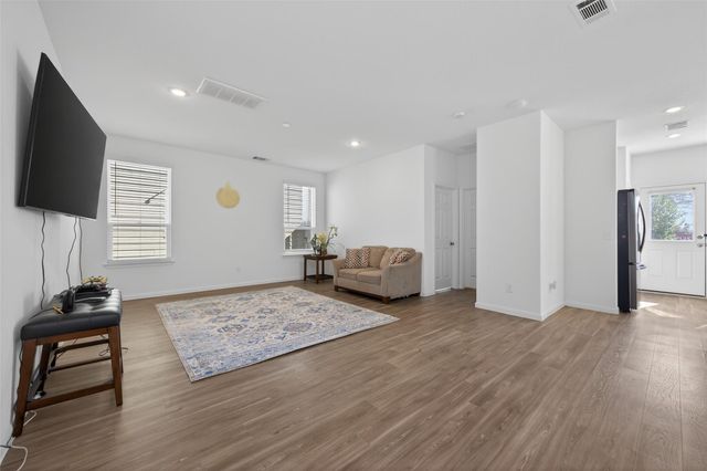 7326 Madison Commons Lane, Houston, TX 77075