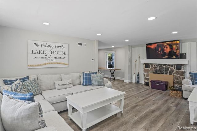 3051 Elmwood Drive, Fort Gratiot, MI 48059