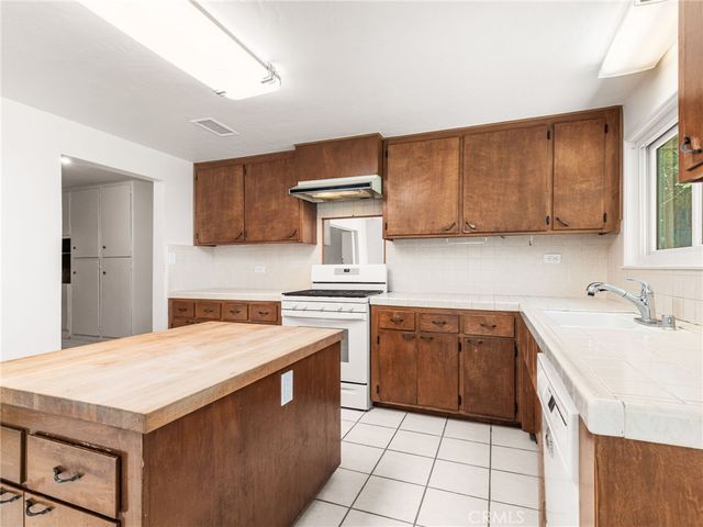 2973 Flanders, Riverside, CA 92507