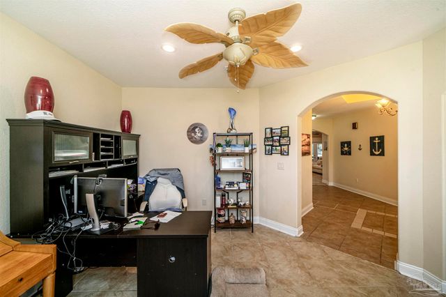 3273 Mcmillan Creek Dr, Milton, FL 32583