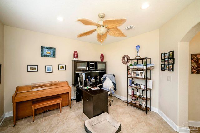 3273 Mcmillan Creek Dr, Milton, FL 32583