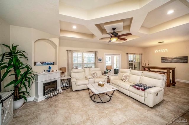 3273 Mcmillan Creek Dr, Milton, FL 32583