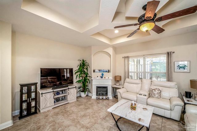 3273 Mcmillan Creek Dr, Milton, FL 32583