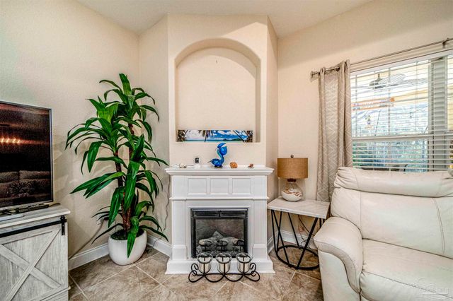 3273 Mcmillan Creek Dr, Milton, FL 32583