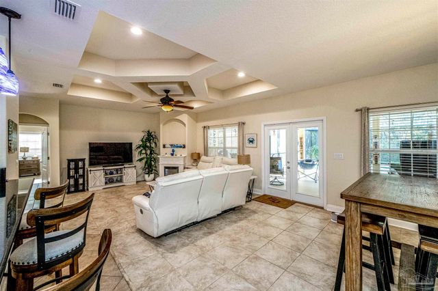 3273 Mcmillan Creek Dr, Milton, FL 32583