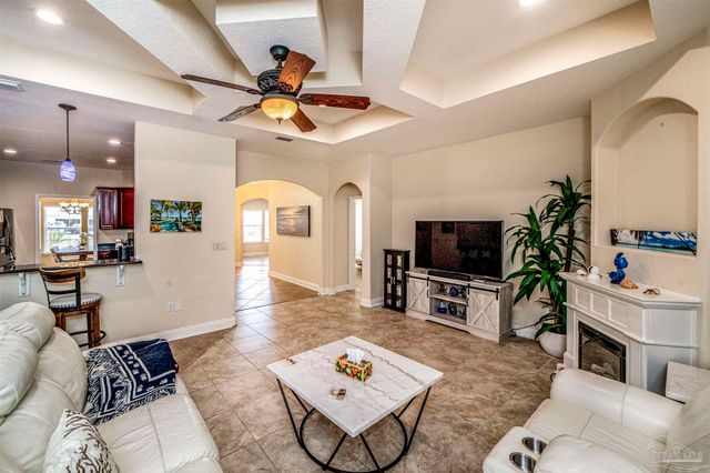 3273 Mcmillan Creek Dr, Milton, FL 32583