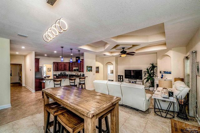 3273 Mcmillan Creek Dr, Milton, FL 32583