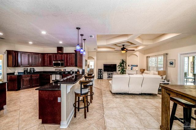 3273 Mcmillan Creek Dr, Milton, FL 32583