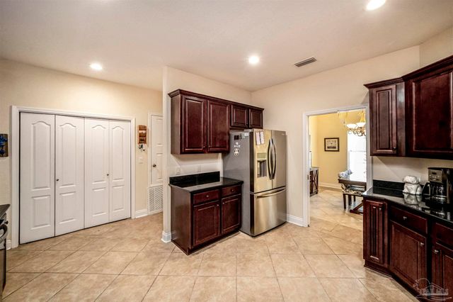 3273 Mcmillan Creek Dr, Milton, FL 32583