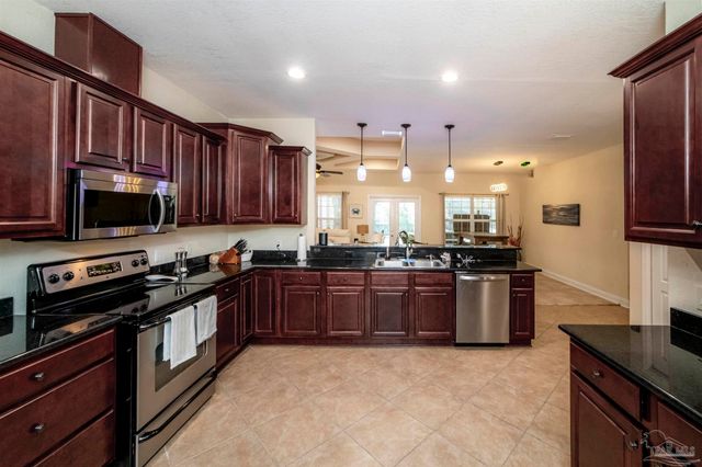 3273 Mcmillan Creek Dr, Milton, FL 32583