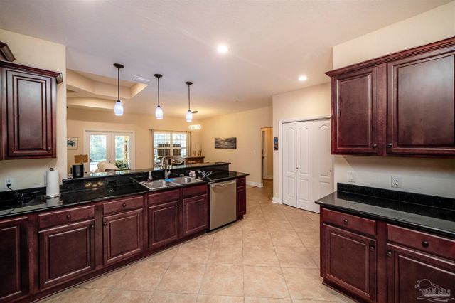 3273 Mcmillan Creek Dr, Milton, FL 32583