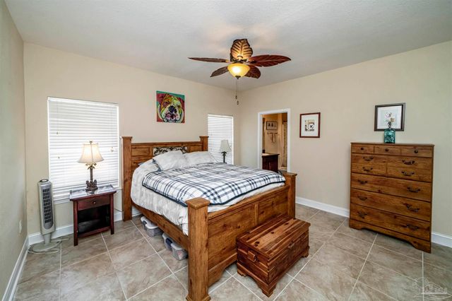 3273 Mcmillan Creek Dr, Milton, FL 32583