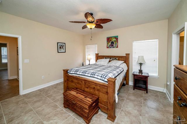 3273 Mcmillan Creek Dr, Milton, FL 32583