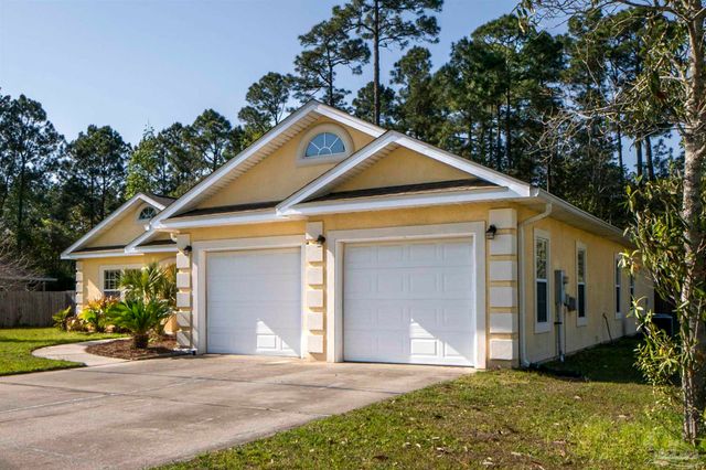 3273 Mcmillan Creek Dr, Milton, FL 32583