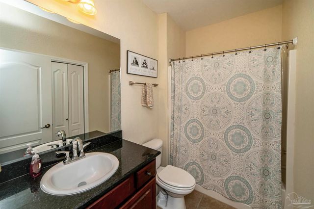 3273 Mcmillan Creek Dr, Milton, FL 32583