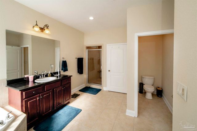 3273 Mcmillan Creek Dr, Milton, FL 32583