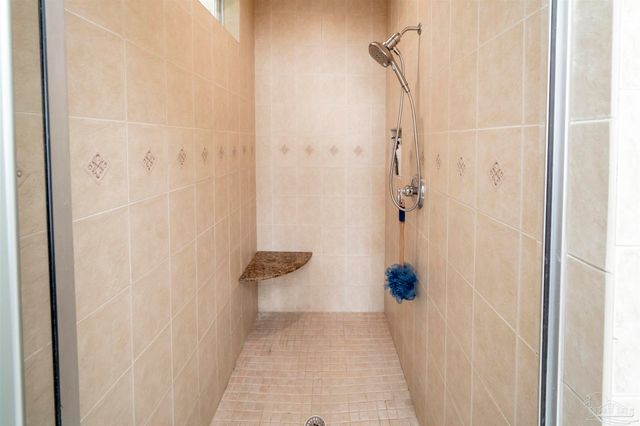 3273 Mcmillan Creek Dr, Milton, FL 32583