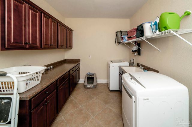 3273 Mcmillan Creek Dr, Milton, FL 32583