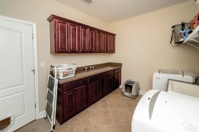 3273 Mcmillan Creek Dr, Milton, FL 32583