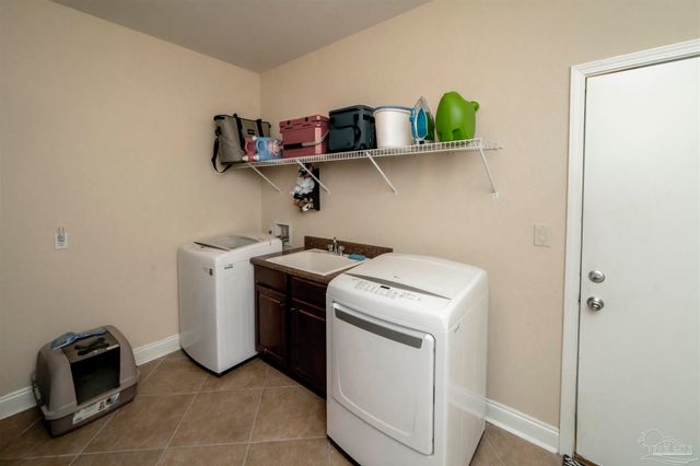 3273 Mcmillan Creek Dr, Milton, FL 32583