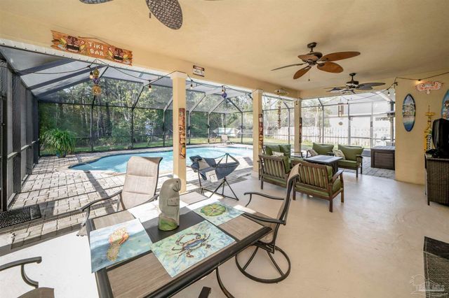 3273 Mcmillan Creek Dr, Milton, FL 32583