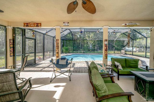 3273 Mcmillan Creek Dr, Milton, FL 32583