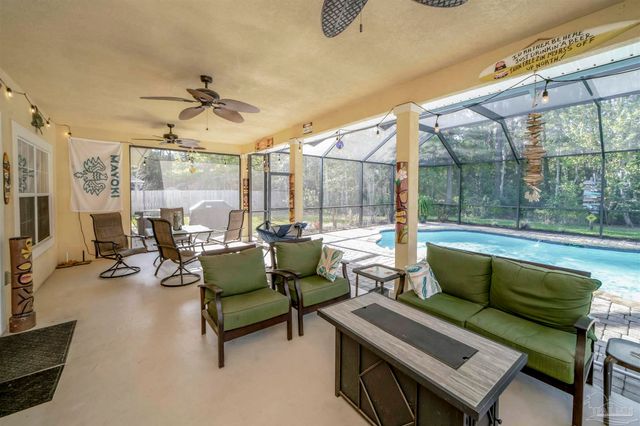 3273 Mcmillan Creek Dr, Milton, FL 32583