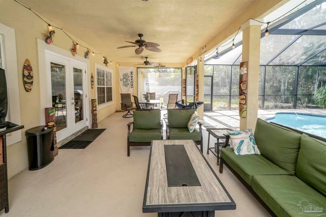 3273 Mcmillan Creek Dr, Milton, FL 32583