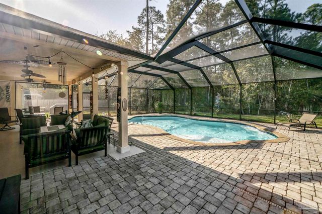 3273 Mcmillan Creek Dr, Milton, FL 32583