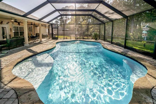 3273 Mcmillan Creek Dr, Milton, FL 32583