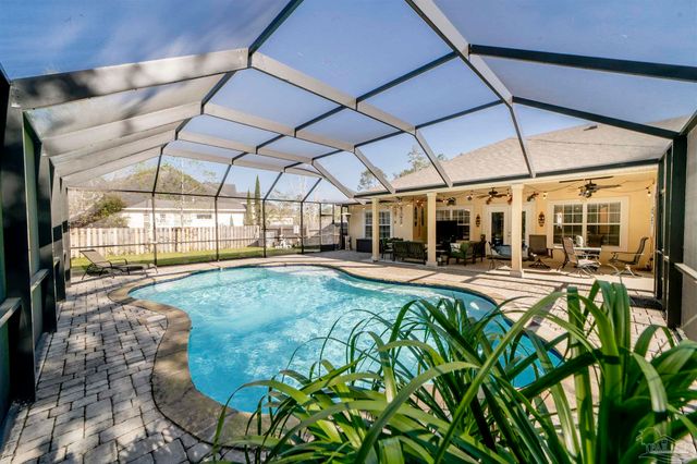 3273 Mcmillan Creek Dr, Milton, FL 32583